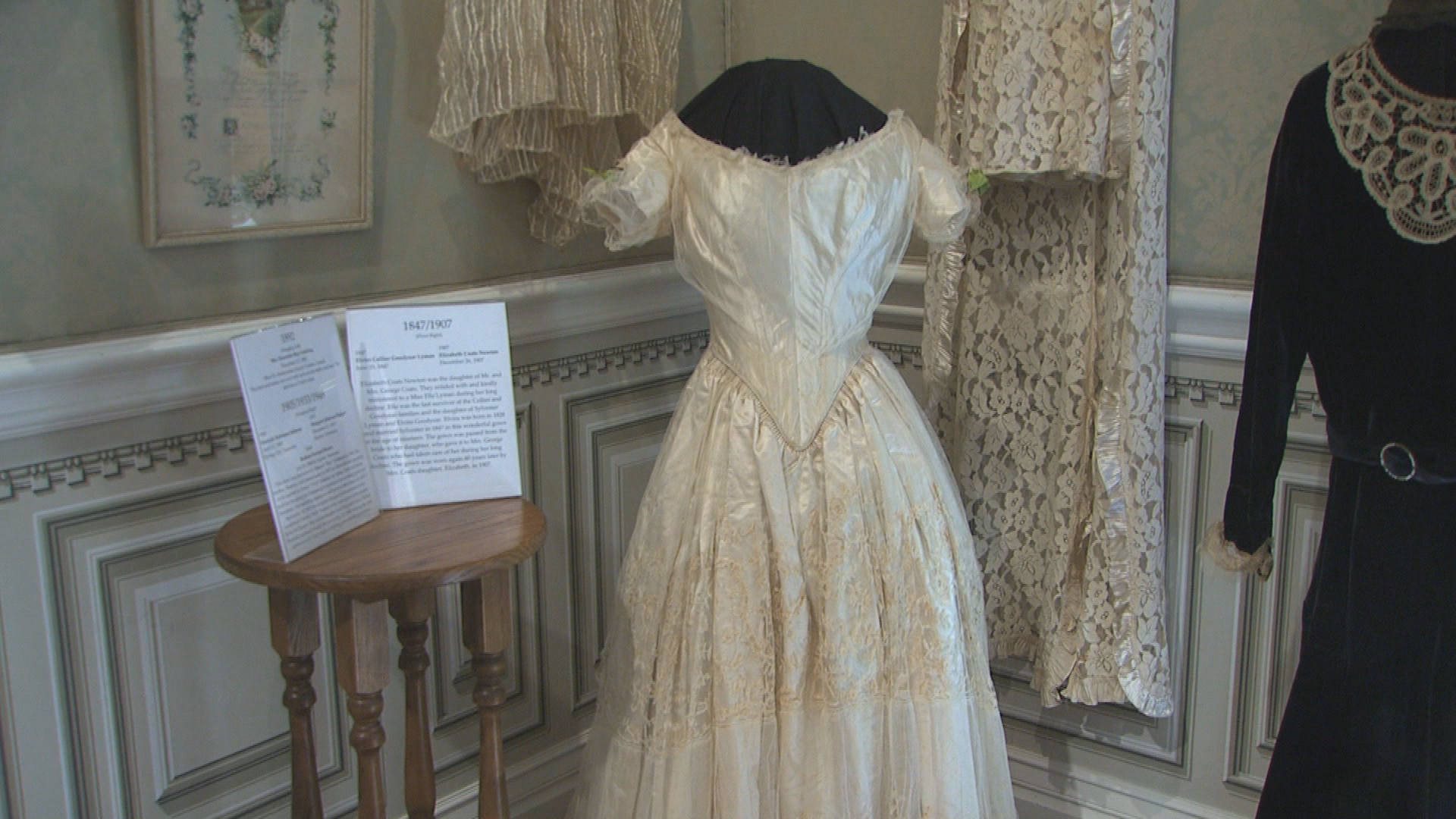 Thumbnail image for Wedding Dresses at Oakland's